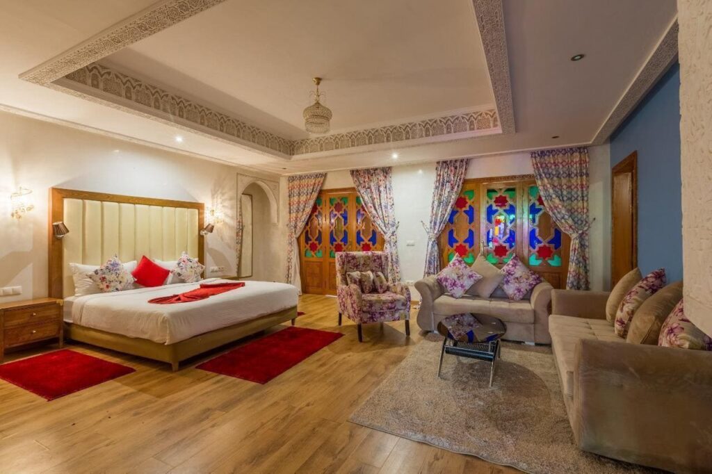 فيلا فاخرة 6 غرف مع مسبح خاص في مراكش